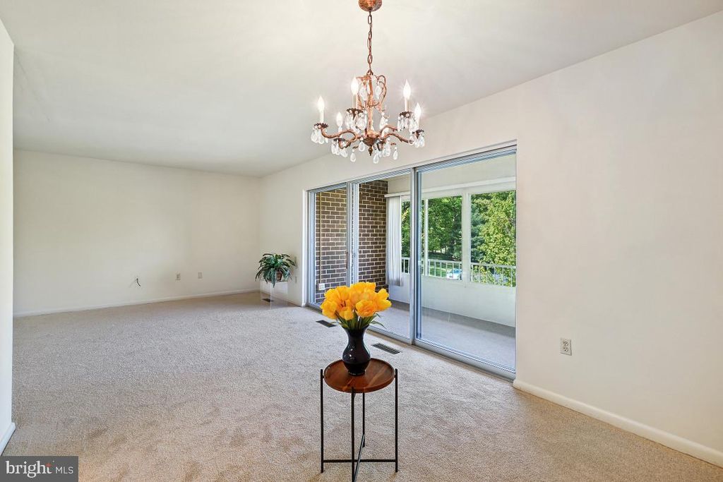 Image 3 of property listing at 3320 GLENEAGLES DR #68-2A, Silver Spring, MD 20906