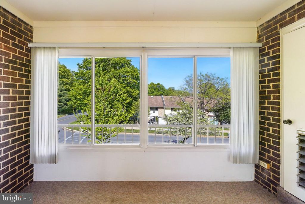 Image 7 of property listing at 3320 GLENEAGLES DR #68-2A, Silver Spring, MD 20906