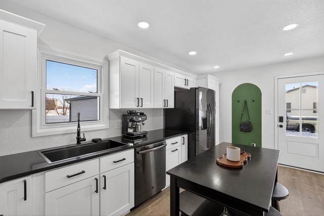 943 Progress Avenue, Waterloo, IA 50701