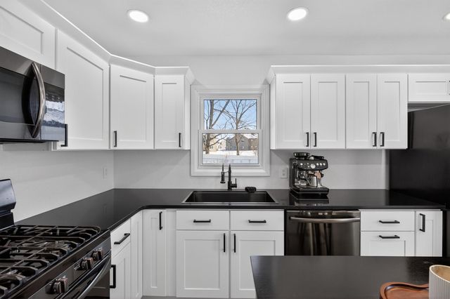 943 Progress Avenue, Waterloo, IA 50701