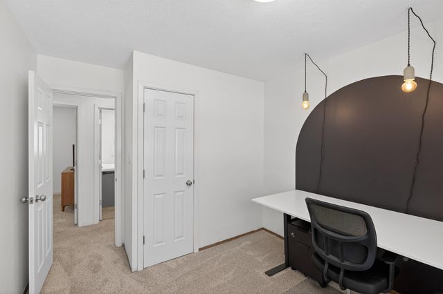 943 Progress Avenue, Waterloo, IA 50701