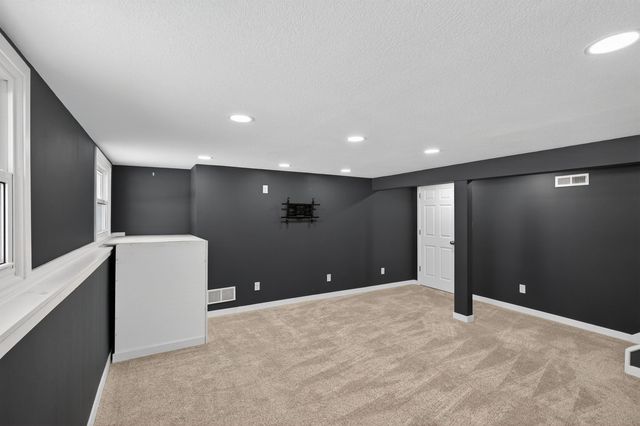 943 Progress Avenue, Waterloo, IA 50701