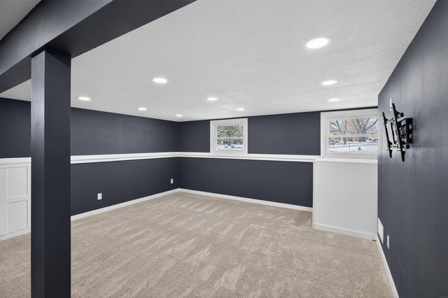 943 Progress Avenue, Waterloo, IA 50701