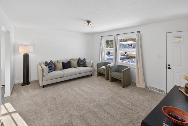 943 Progress Avenue, Waterloo, IA 50701