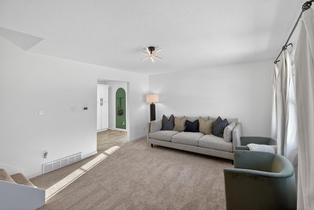 943 Progress Avenue, Waterloo, IA 50701