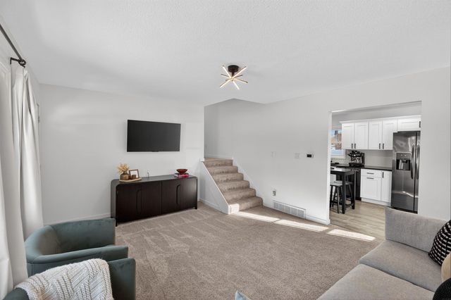 943 Progress Avenue, Waterloo, IA 50701