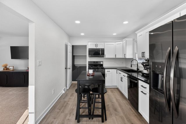 943 Progress Avenue, Waterloo, IA 50701