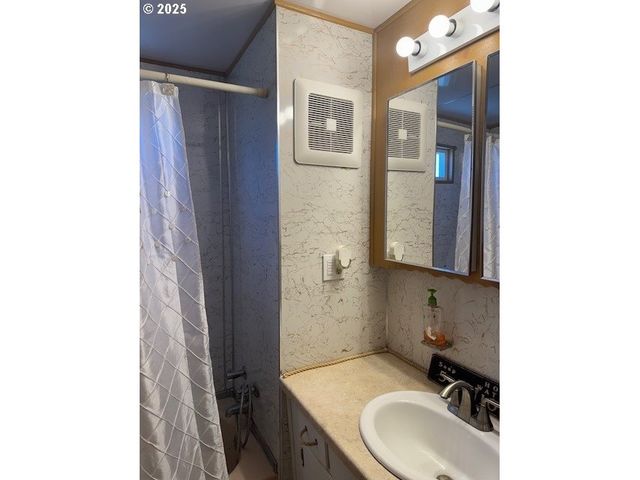 955 Ne MILL St A16, Waldport, OR 97394