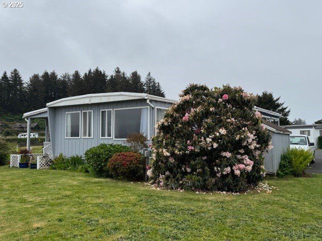 955 Ne MILL St A16, Waldport, OR 97394