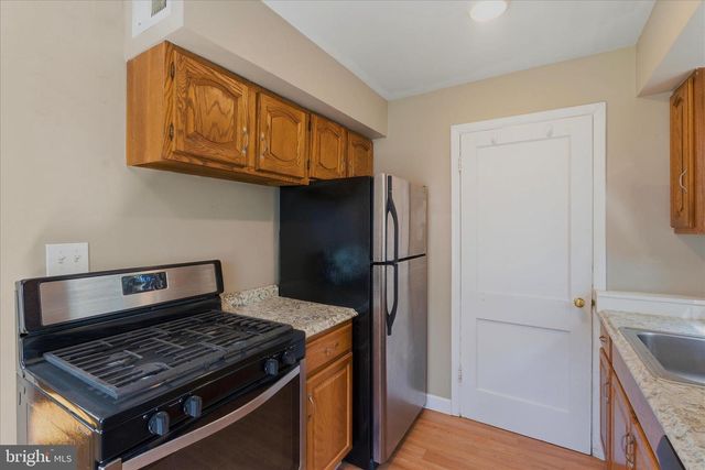 1048 S EDISON ST, Arlington, VA 22204