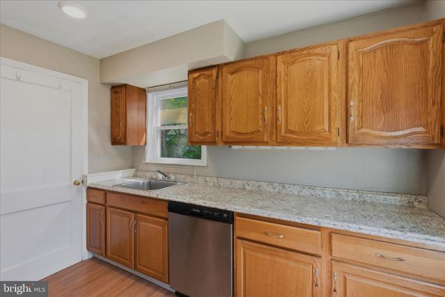 1048 S EDISON ST, Arlington, VA 22204