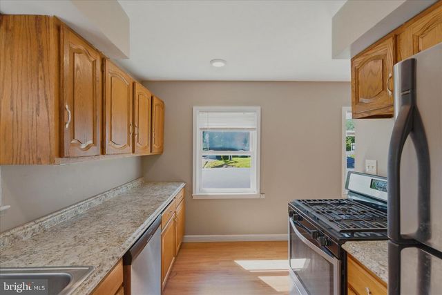 1048 S EDISON ST, Arlington, VA 22204
