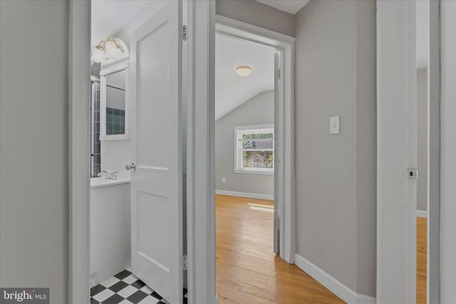 1048 S EDISON ST, Arlington, VA 22204