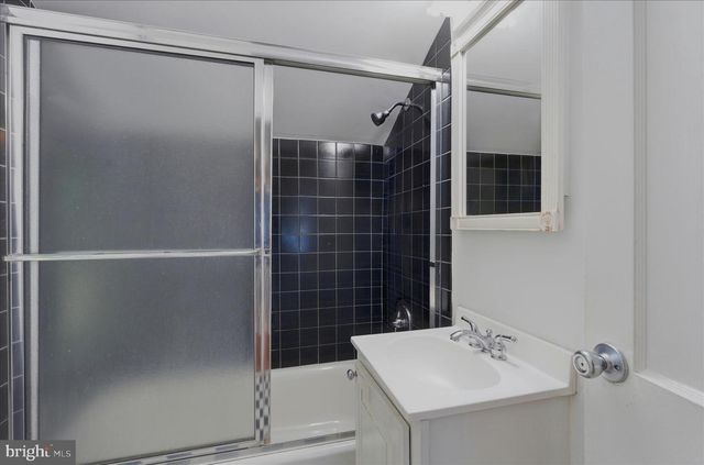 1048 S EDISON ST, Arlington, VA 22204