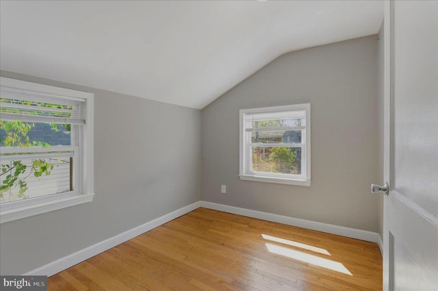 1048 S EDISON ST, Arlington, VA 22204