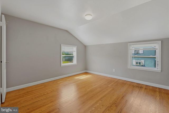 1048 S EDISON ST, Arlington, VA 22204