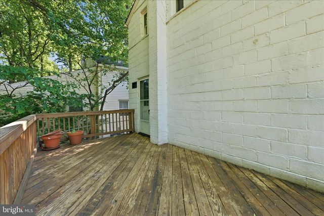 1048 S EDISON ST, Arlington, VA 22204