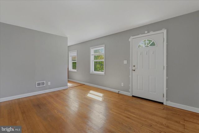 1048 S EDISON ST, Arlington, VA 22204