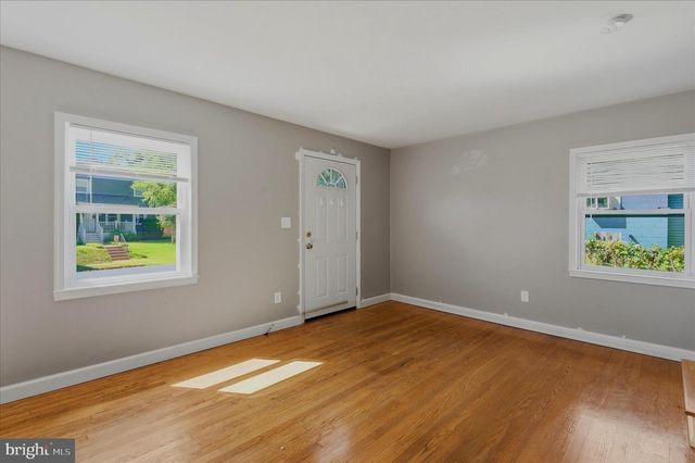 1048 S EDISON ST, Arlington, VA 22204