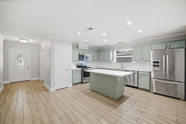 3116 Creek Bank Lane, Pearland, TX 77581