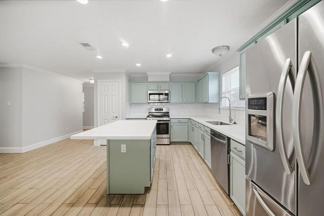 3116 Creek Bank Lane, Pearland, TX 77581