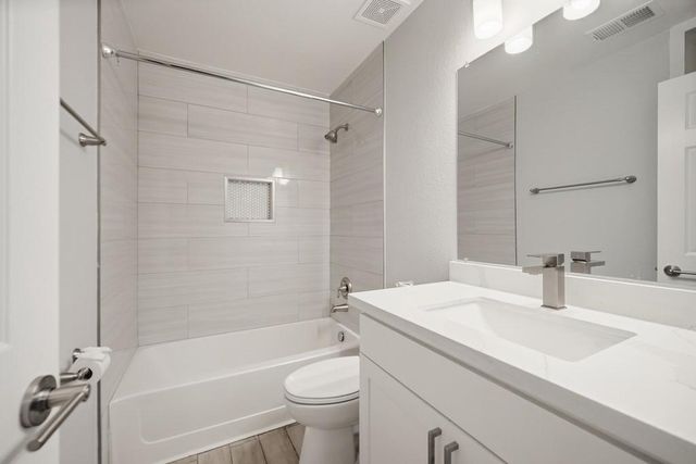 3116 Creek Bank Lane, Pearland, TX 77581