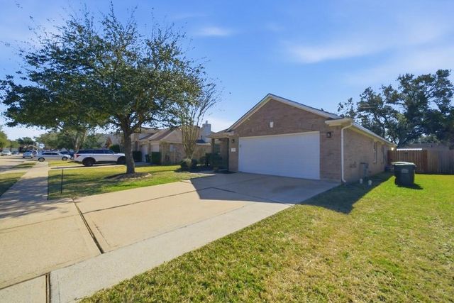 3116 Creek Bank Lane, Pearland, TX 77581