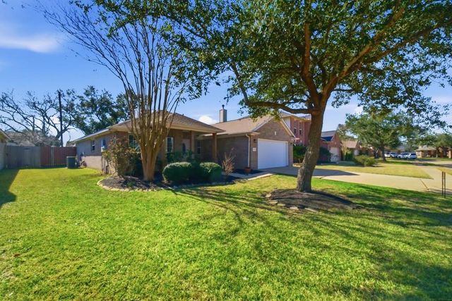 3116 Creek Bank Lane, Pearland, TX 77581