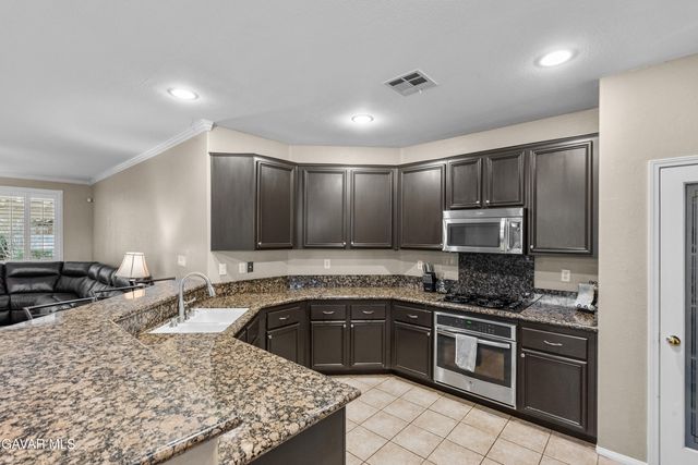 39926 Meadowcrest Way, Palmdale, CA 93551