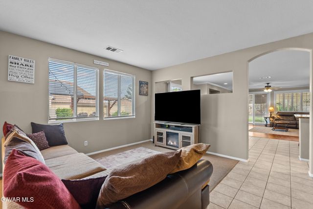 39926 Meadowcrest Way, Palmdale, CA 93551