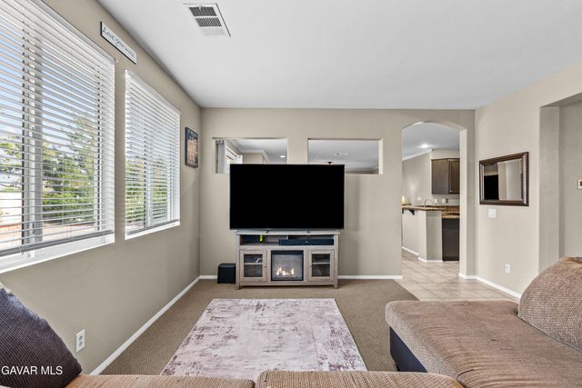 39926 Meadowcrest Way, Palmdale, CA 93551