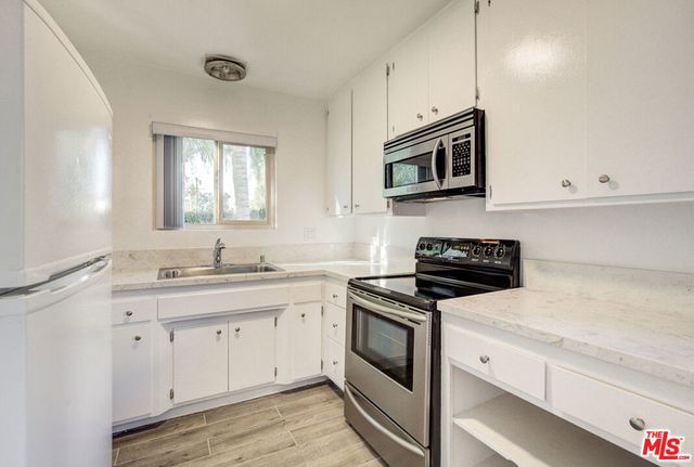 2230 S Redondo Boulevard, Los Angeles, CA 90016