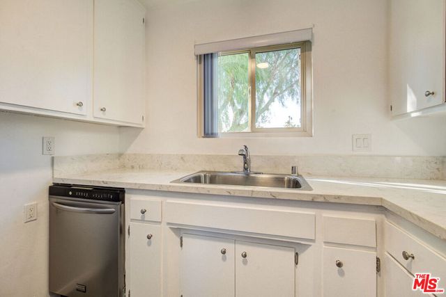 2230 S Redondo Boulevard, Los Angeles, CA 90016