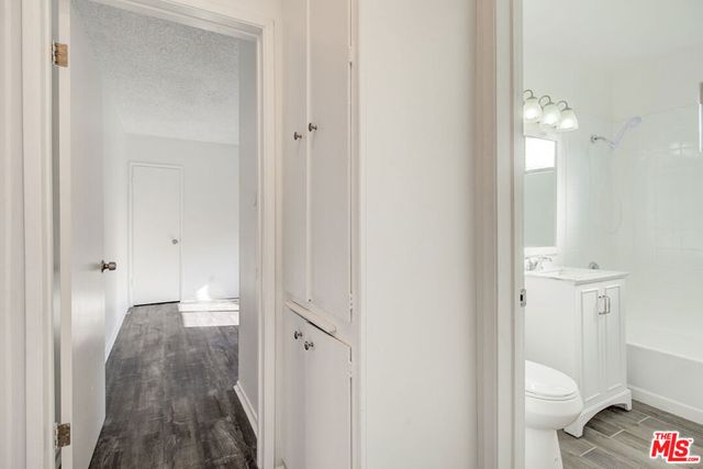 2230 S Redondo Boulevard, Los Angeles, CA 90016