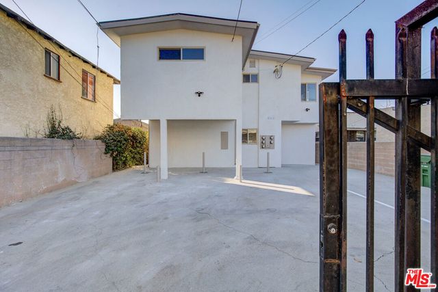 2230 S Redondo Boulevard, Los Angeles, CA 90016