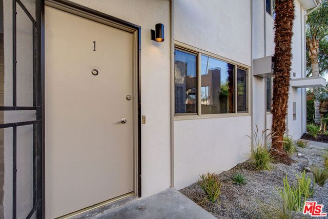 2230 S Redondo Boulevard, Los Angeles, CA 90016