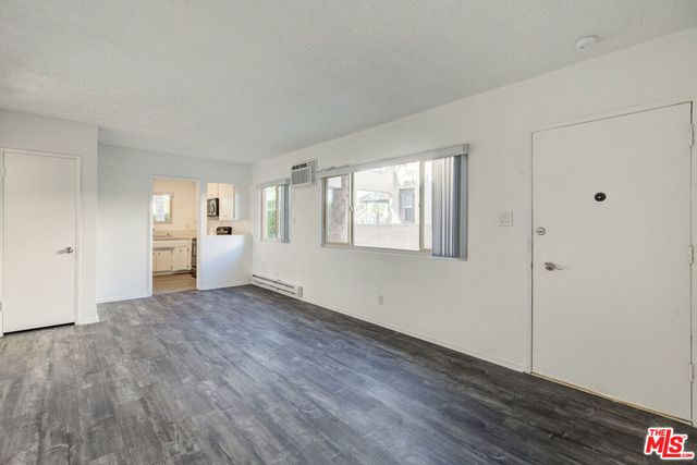 2230 S Redondo Boulevard, Los Angeles, CA 90016