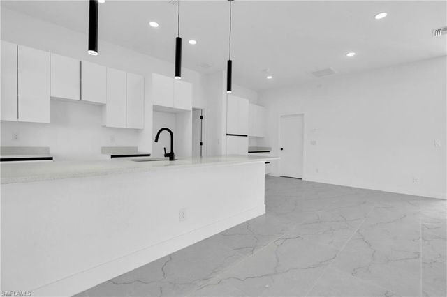 538 Lone Star LN, Lehigh Acres, FL 33974