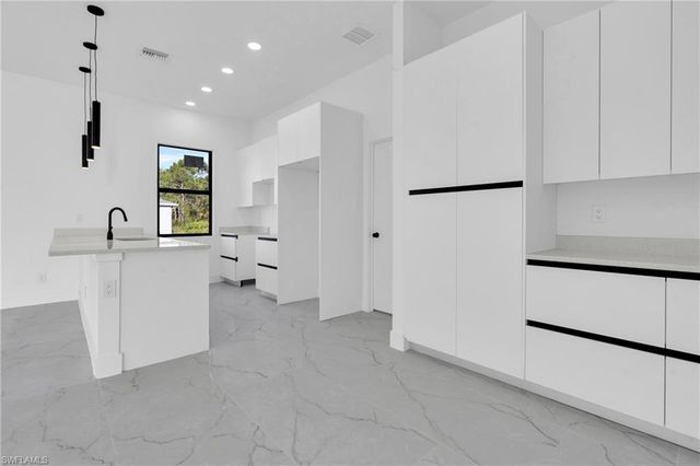 538 Lone Star LN, Lehigh Acres, FL 33974