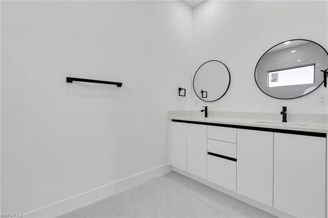 538 Lone Star LN, Lehigh Acres, FL 33974