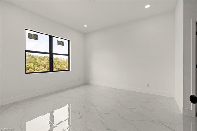 538 Lone Star LN, Lehigh Acres, FL 33974