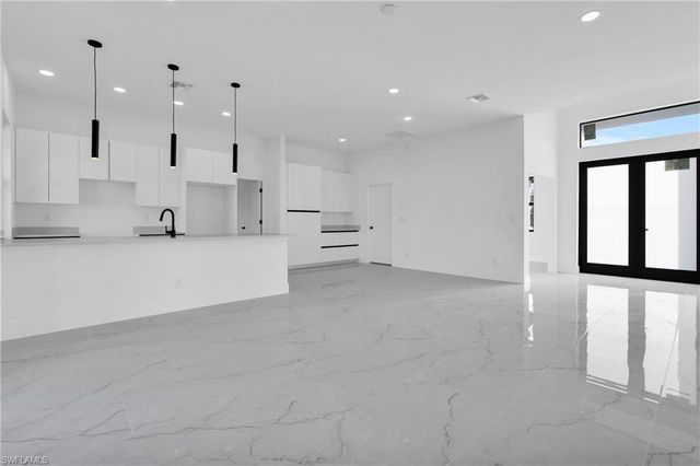 538 Lone Star LN, Lehigh Acres, FL 33974