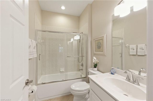5686 Lago Villaggio WAY, Naples, FL 34104