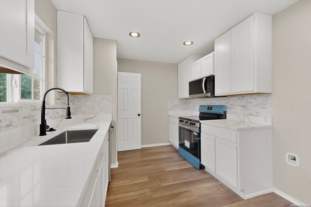 819 Six Iron, San Antonio, TX 78221