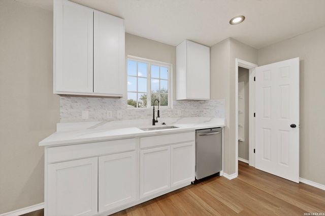 819 Six Iron, San Antonio, TX 78221
