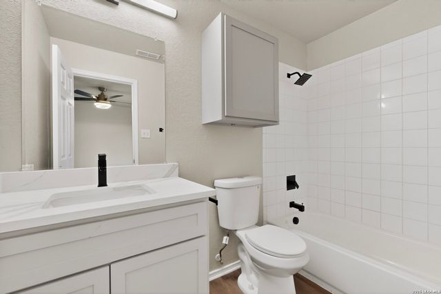 819 Six Iron, San Antonio, TX 78221
