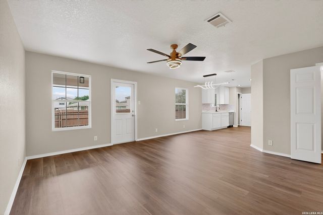 819 Six Iron, San Antonio, TX 78221