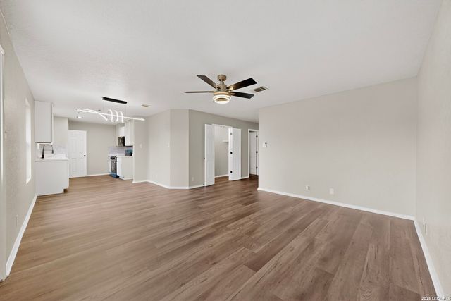 819 Six Iron, San Antonio, TX 78221