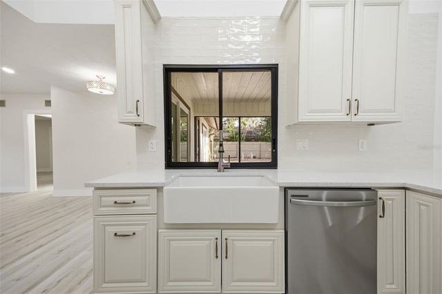 1204 MOONDALE COURT, Valrico, FL 33596