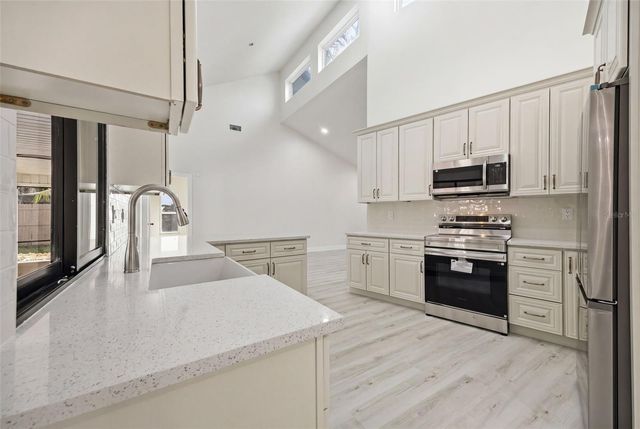 1204 MOONDALE COURT, Valrico, FL 33596